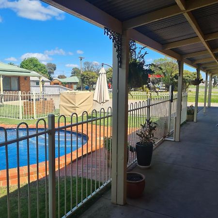 Regency Court Motel Cobram Bagian luar foto