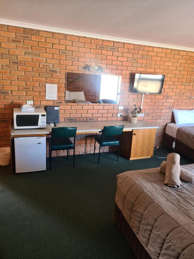 Regency Court Motel Cobram Bagian luar foto