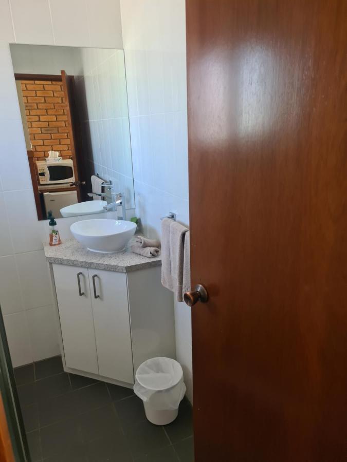 Regency Court Motel Cobram Bagian luar foto
