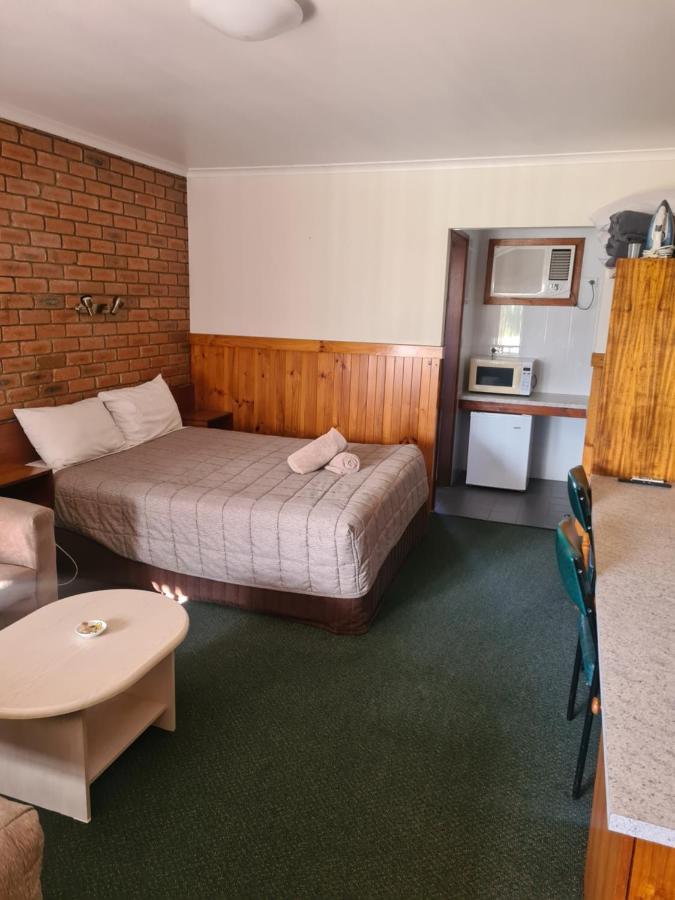 Regency Court Motel Cobram Bagian luar foto