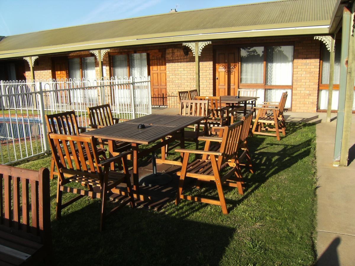 Regency Court Motel Cobram Bagian luar foto