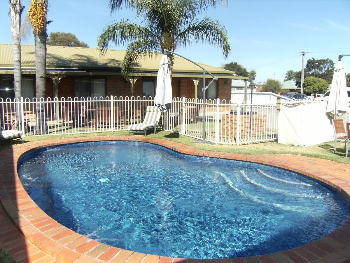 Regency Court Motel Cobram Bagian luar foto